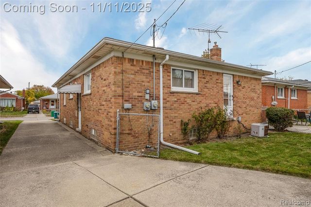 18258 Empire Avenue, Eastpointe, MI 48021