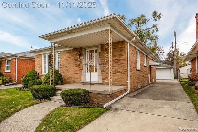 18258 Empire Avenue, Eastpointe, MI 48021