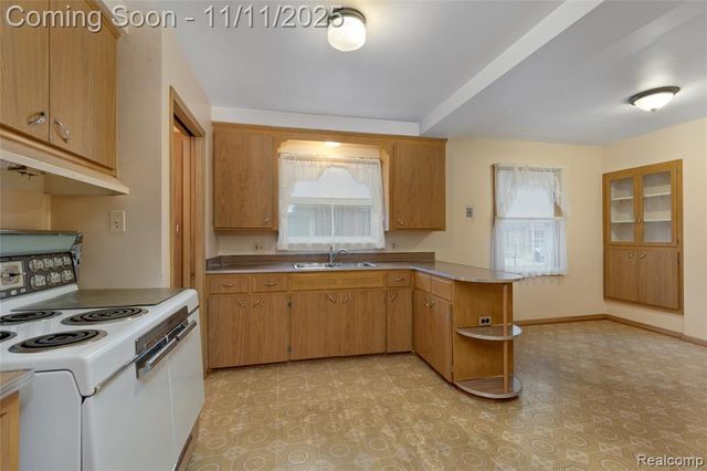 18258 Empire Avenue, Eastpointe, MI 48021