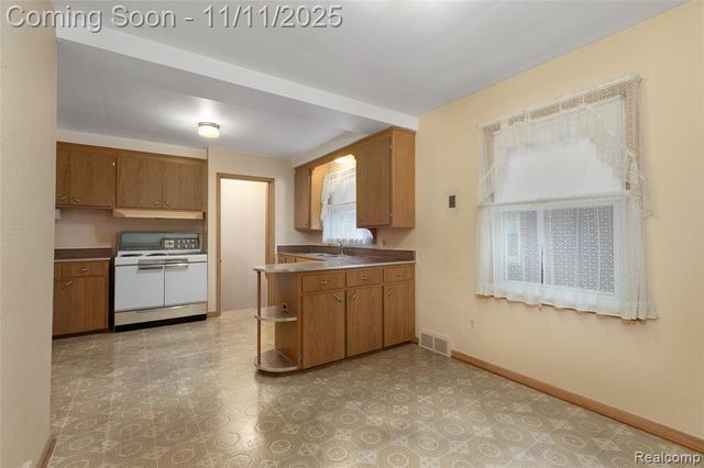 18258 Empire Avenue, Eastpointe, MI 48021