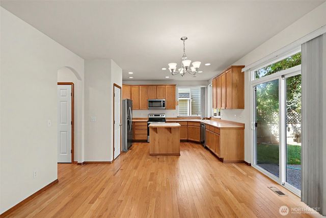 7530 NE 204th Place, Kenmore, WA 98028