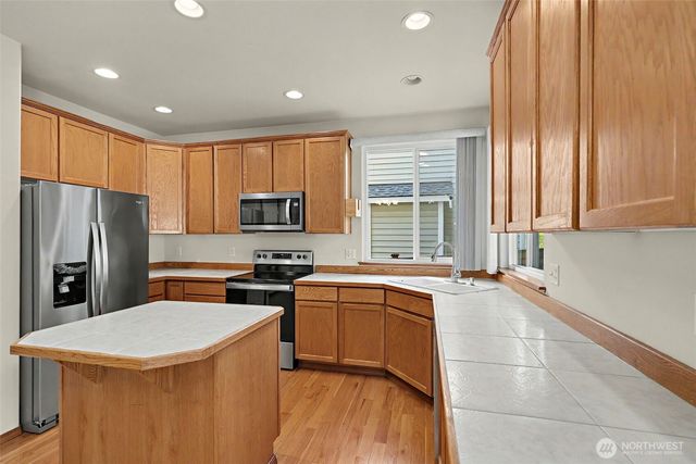 7530 NE 204th Place, Kenmore, WA 98028