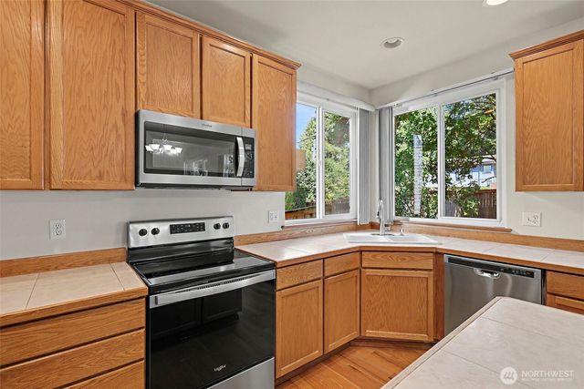 7530 NE 204th Place, Kenmore, WA 98028