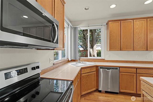 7530 NE 204th Place, Kenmore, WA 98028