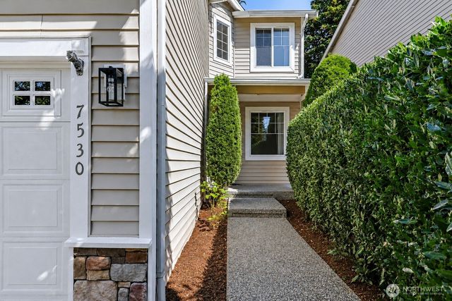 7530 NE 204th Place, Kenmore, WA 98028