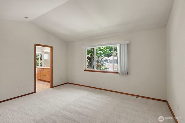 7530 NE 204th Place, Kenmore, WA 98028