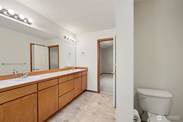 7530 NE 204th Place, Kenmore, WA 98028