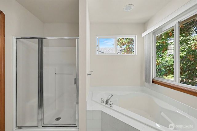 7530 NE 204th Place, Kenmore, WA 98028