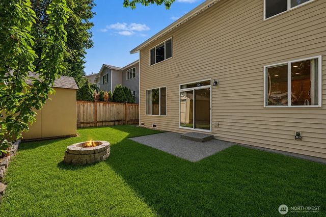 7530 NE 204th Place, Kenmore, WA 98028
