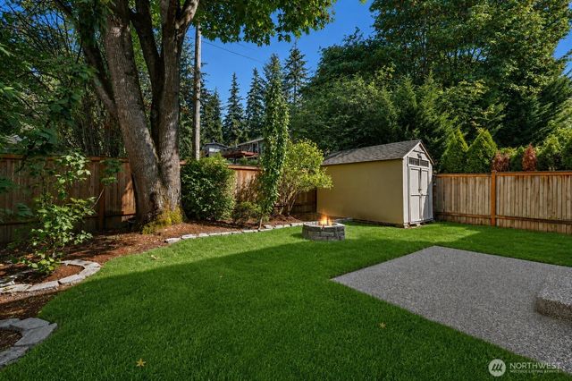 7530 NE 204th Place, Kenmore, WA 98028