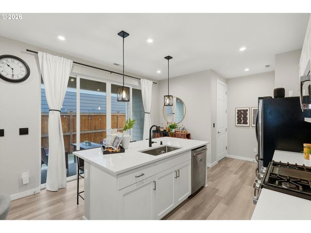 7074 Se BLANTON St, Hillsboro, OR 97123