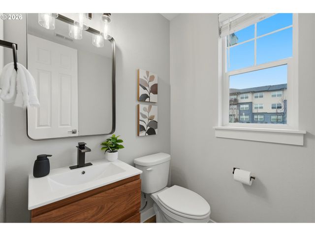 7074 Se BLANTON St, Hillsboro, OR 97123