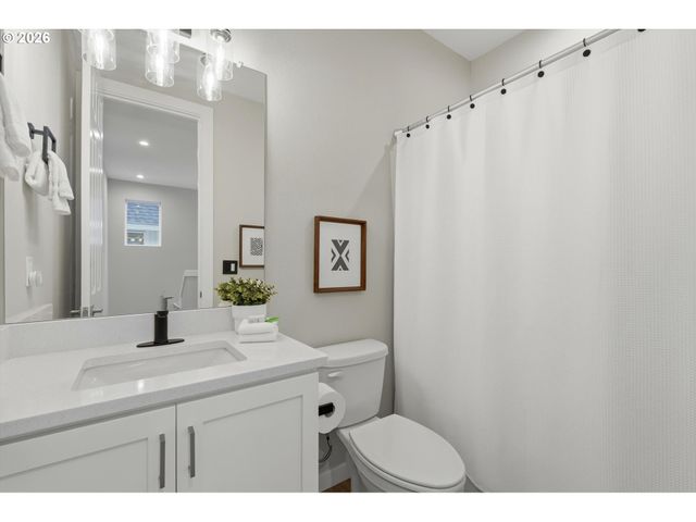 7074 Se BLANTON St, Hillsboro, OR 97123