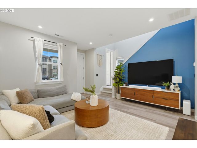 7074 Se BLANTON St, Hillsboro, OR 97123