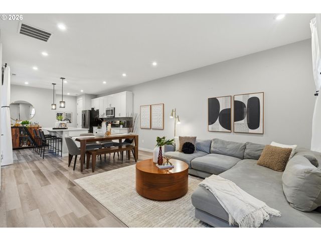 7074 Se BLANTON St, Hillsboro, OR 97123