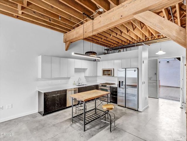 527 Molino Street 110, Los Angeles, CA 90013