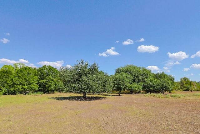 3995 COUNTY ROAD 405, Lexington, TX 78947