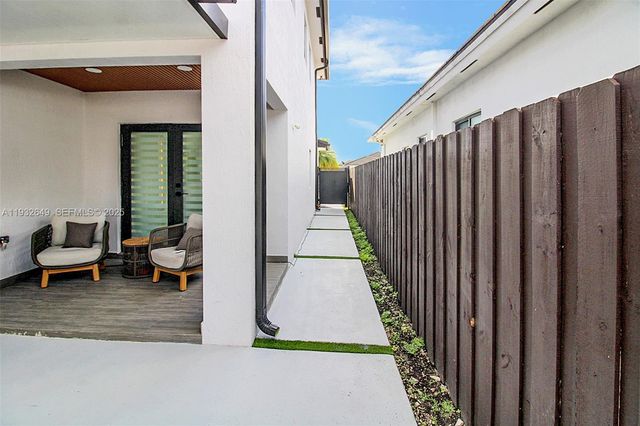 14671 SW 20th St, Miami, FL 33175