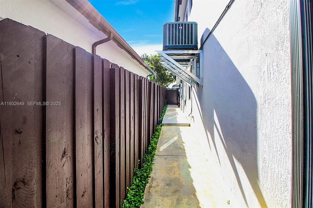 14671 SW 20th St, Miami, FL 33175