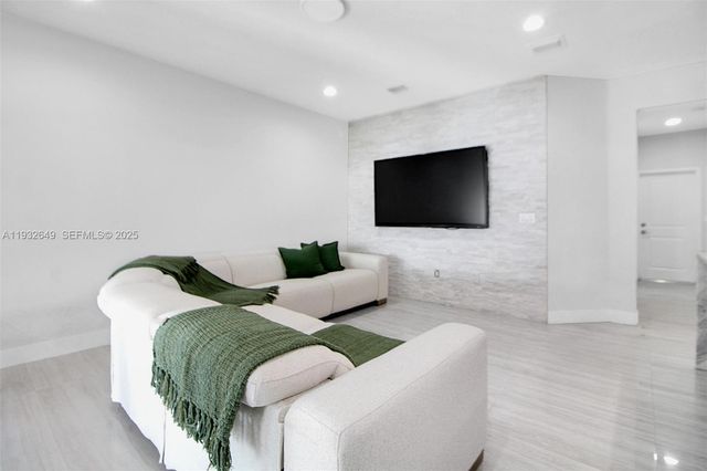 14671 SW 20th St, Miami, FL 33175