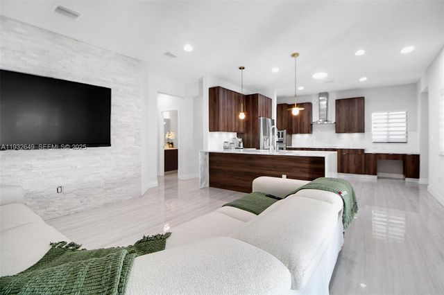 14671 SW 20th St, Miami, FL 33175