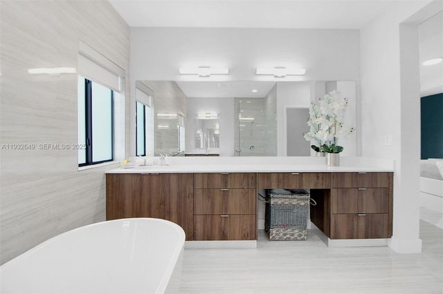 14671 SW 20th St, Miami, FL 33175