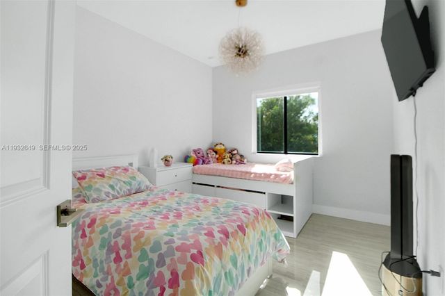 14671 SW 20th St, Miami, FL 33175