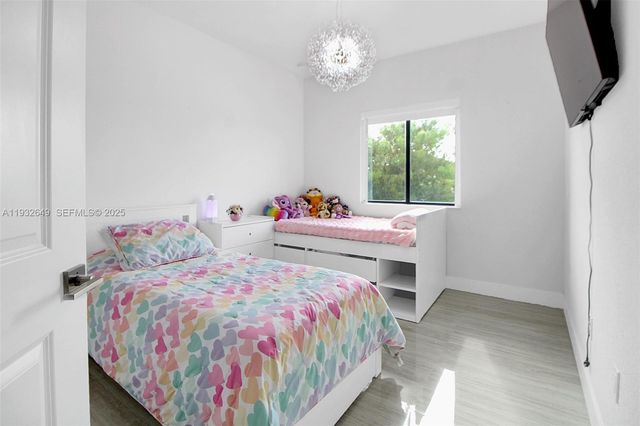 14671 SW 20th St, Miami, FL 33175