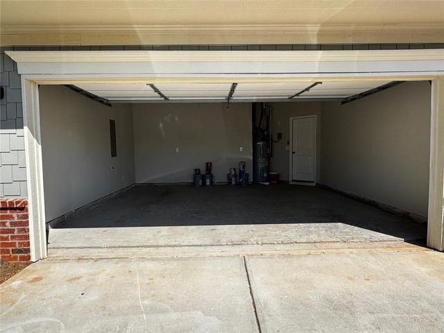 3385 Park Pointe Circle, Scottdale, GA 30079