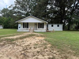 445 COUNTRY CLUB LN, Savannah, TN 38372