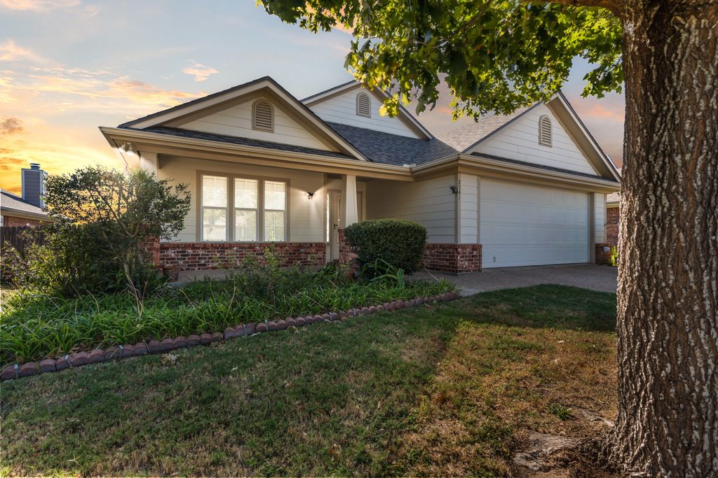 2541 Massey Lane, Robinson, TX 76706