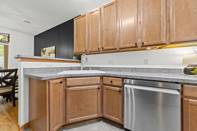 5020 Holly Lane N 4, Plymouth, MN 55446