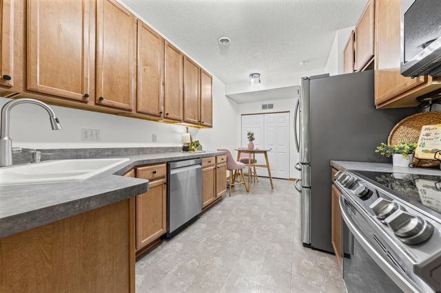 5020 Holly Lane N 4, Plymouth, MN 55446