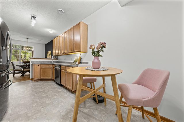 5020 Holly Lane N 4, Plymouth, MN 55446