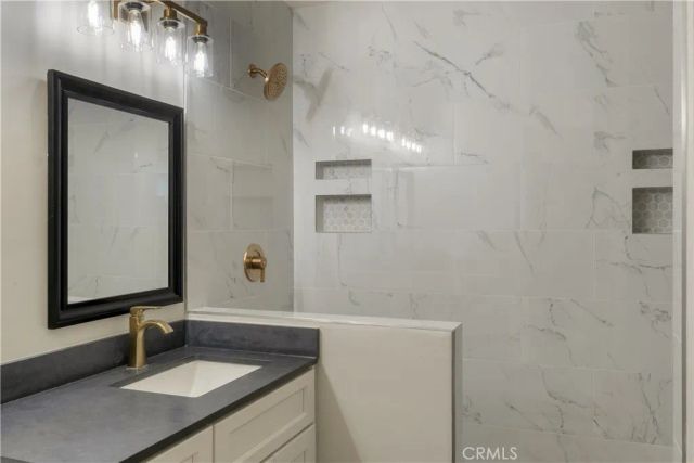 5676 N Callisch Ave, Fresno, CA 93710