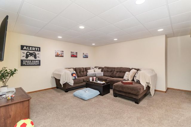 2100 Viburnum Trail, Eagan, MN 55122