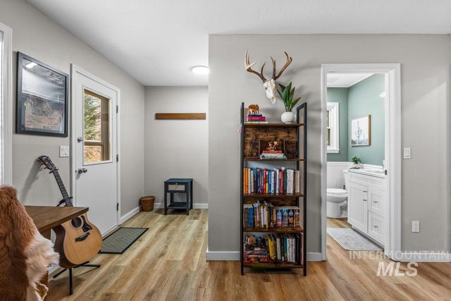 1311 E Lexington Ct, Boise, ID 83706