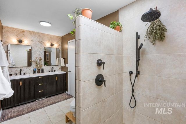 1311 E Lexington Ct, Boise, ID 83706