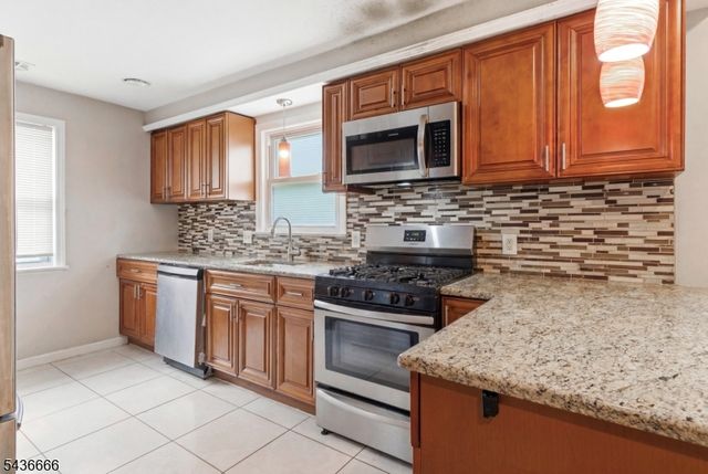 246 E 2Nd Ave, Roselle Boro, NJ 07203