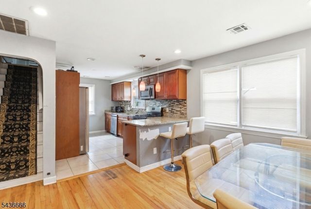 246 E 2Nd Ave, Roselle Boro, NJ 07203