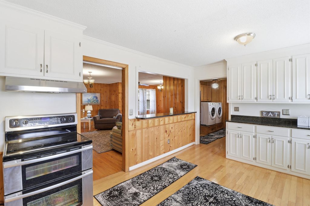 Image 12 of property listing at 319 E Hampton Street, Elloree, SC 29047