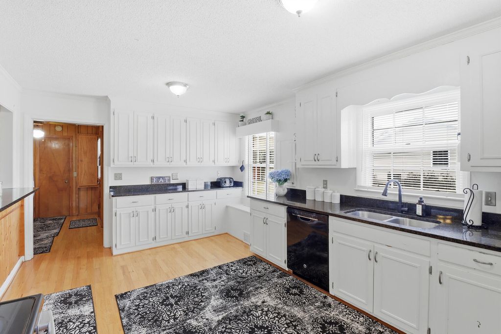 Image 13 of property listing at 319 E Hampton Street, Elloree, SC 29047