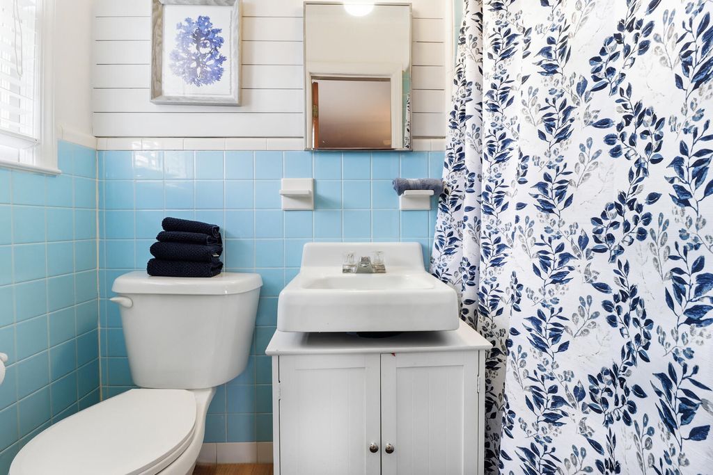 Image 25 of property listing at 319 E Hampton Street, Elloree, SC 29047