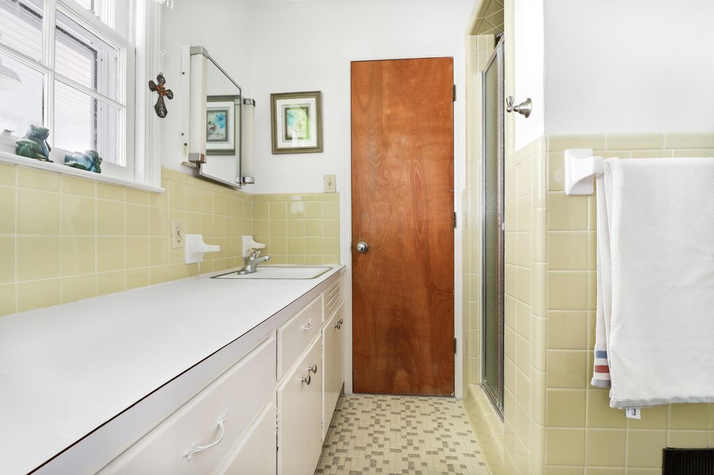 Image 29 of property listing at 319 E Hampton Street, Elloree, SC 29047