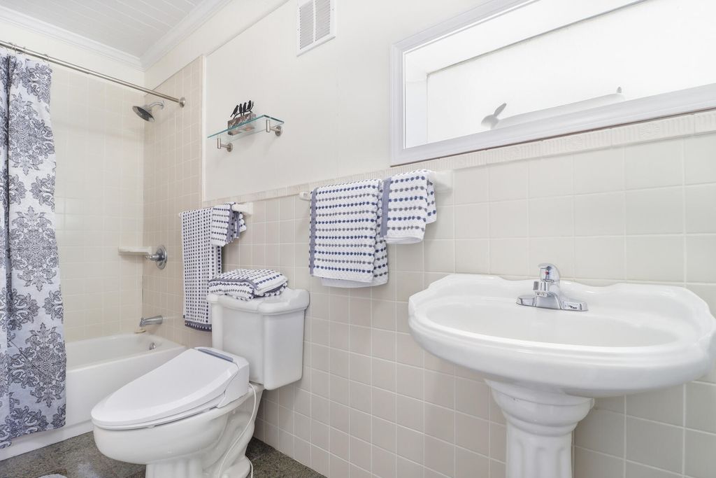 Image 31 of property listing at 319 E Hampton Street, Elloree, SC 29047