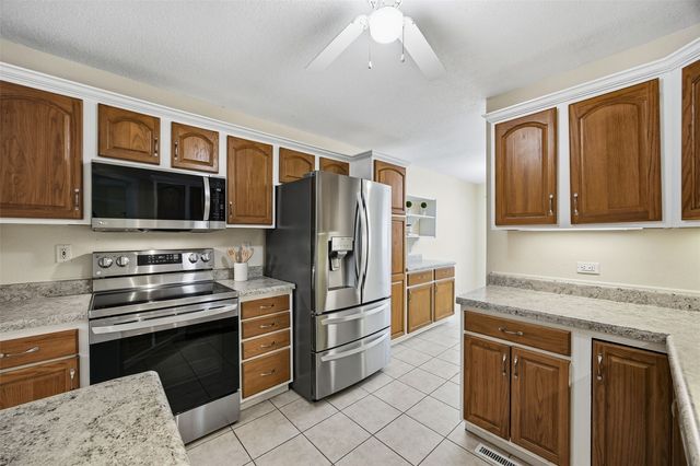 3250 Sunburst Avenue, Marion, IA 52302