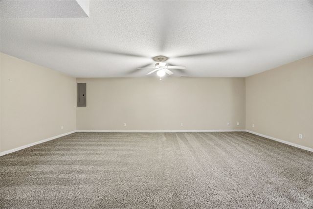 3250 Sunburst Avenue, Marion, IA 52302