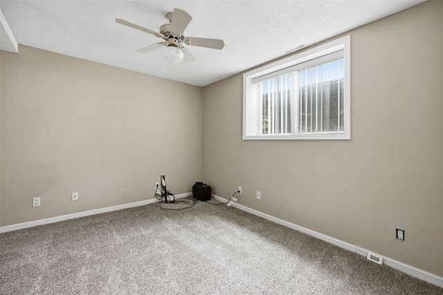 3250 Sunburst Avenue, Marion, IA 52302