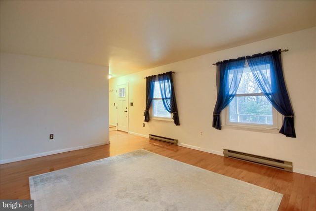 230 WOODRIDGE CIR, Shermans Dale, PA 17090