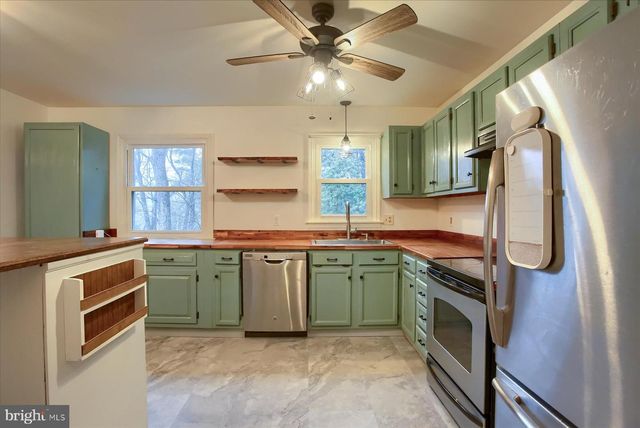 230 WOODRIDGE CIR, Shermans Dale, PA 17090